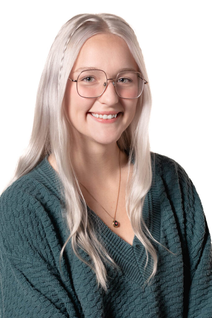ShelbyDomagala_Headshot_Medium_Knit_Small_Pink
